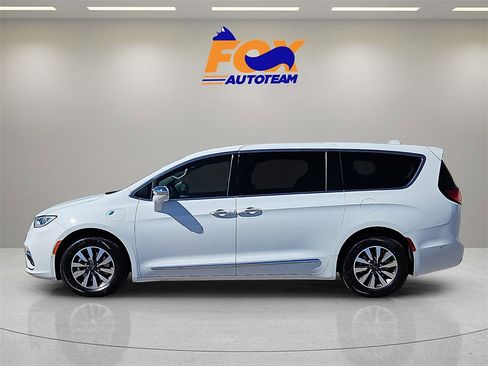 Used 2022 Chrysler Pacifica Limited image 2