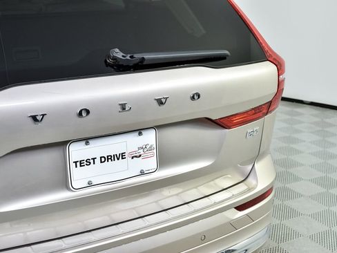 Certified 2023 Volvo XC60 B5 Ultimate w/ Protection Package Premier image 38