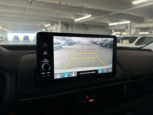 Used 2023 Honda Pilot Touring image 18
