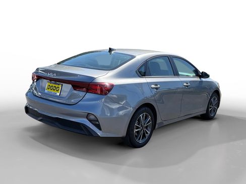 Used 2024 Kia Forte LXS w/ LXS Technology Package FWD image 5