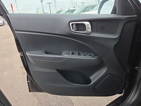 New 2026 Hyundai Venue SE FWD image 8