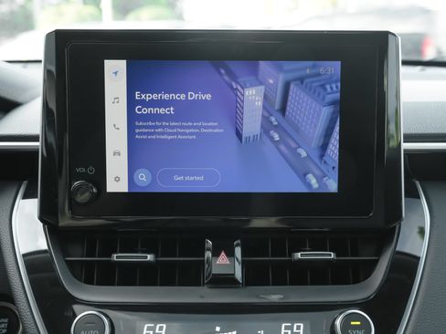 Used 2023 Toyota Corolla Cross XLE w/ Convenience Package FWD image 14