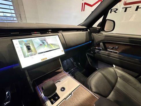 Used 2025 Land Rover Range Rover SE image 19
