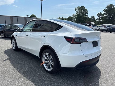 Used 2023 Tesla Model Y AWD image 5