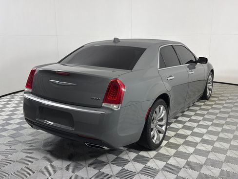 Used 2019 Chrysler 300 Limited RWD image 5