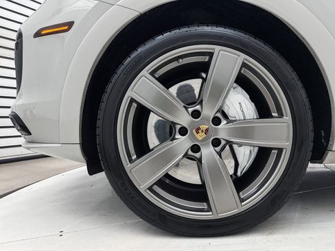 Used 2022 Porsche Cayenne Turbo image 20