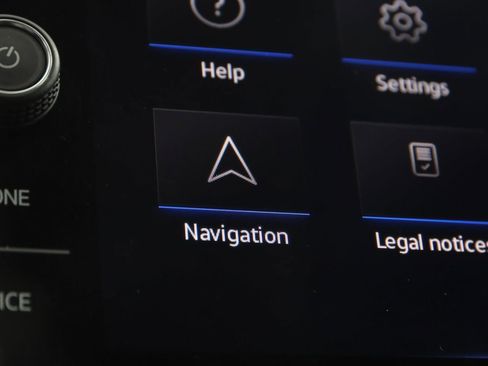 Used 2024 Volkswagen Tiguan SE image 9