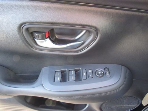 Used 2024 Honda HR-V LX image 16