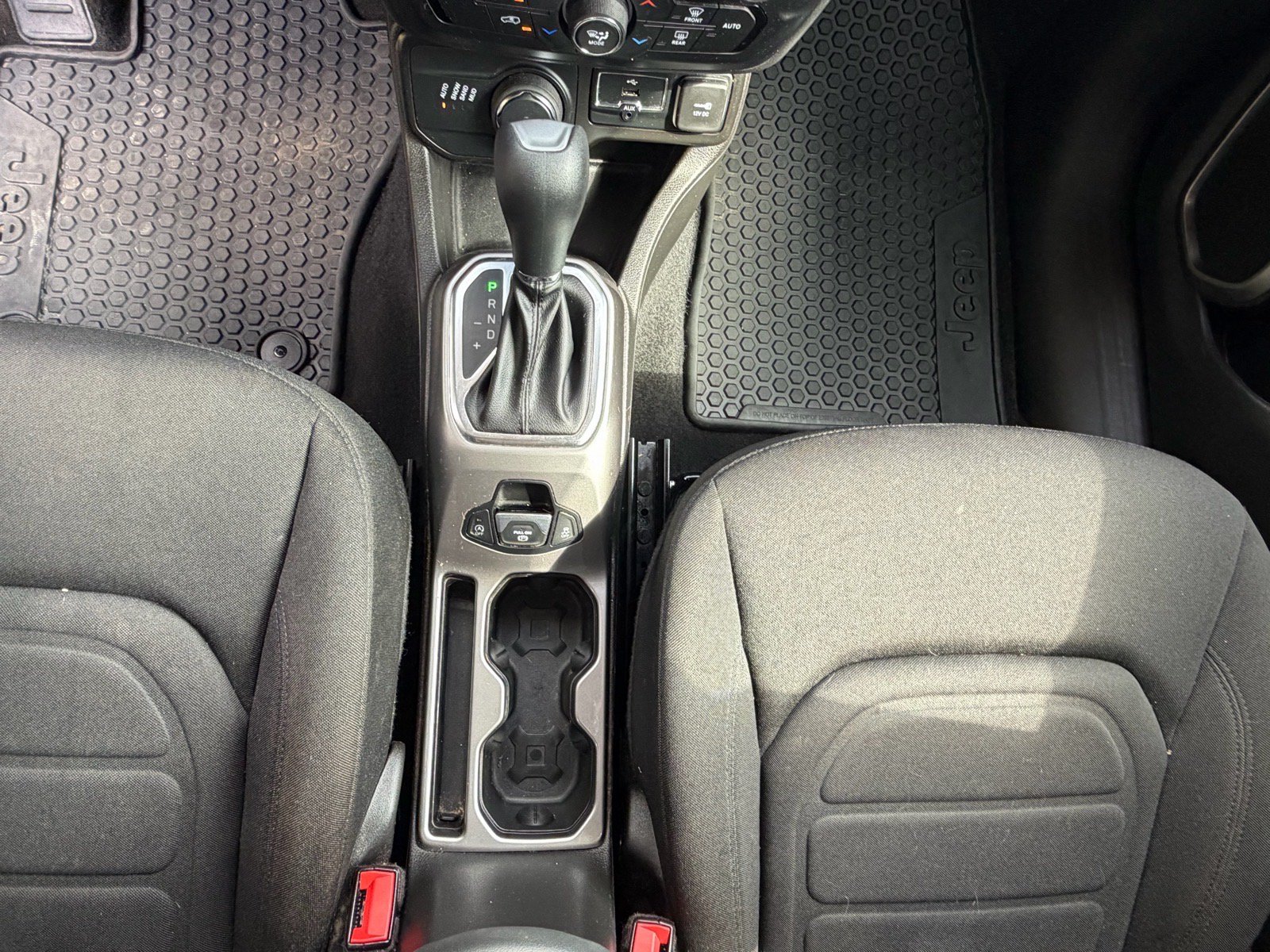 Used 2022 Jeep Renegade Latitude w/ Convenience Group AWD/4WD image 34