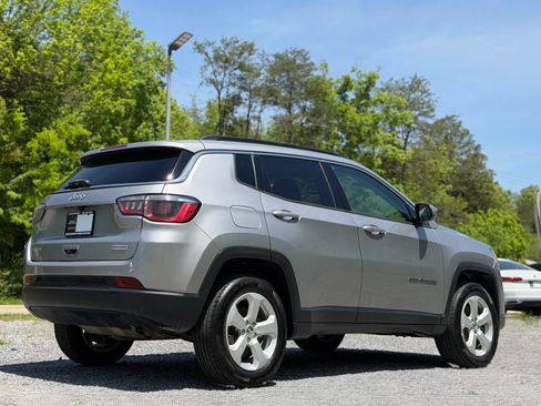 Used 2019 Jeep Compass Latitude w/ Popular Equipment Group AWD/4WD image 6