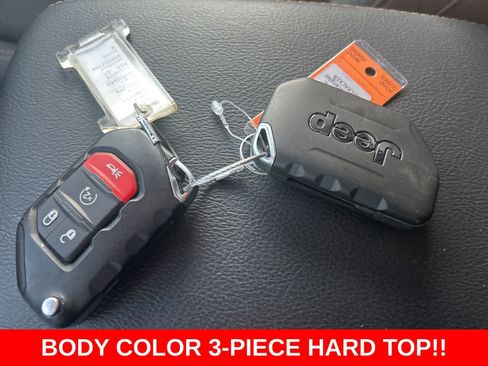 Used 2025 Jeep Wrangler Sahara image 31