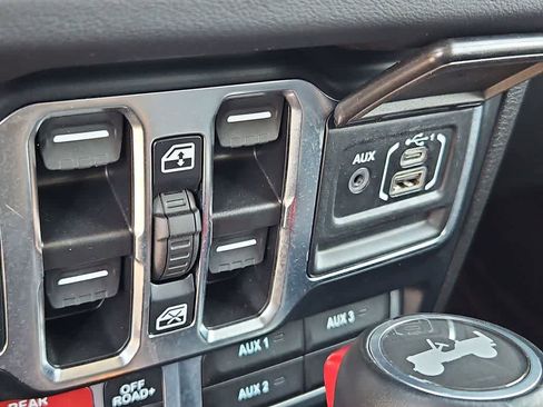 Used 2024 Jeep Wrangler Unlimited Rubicon image 31