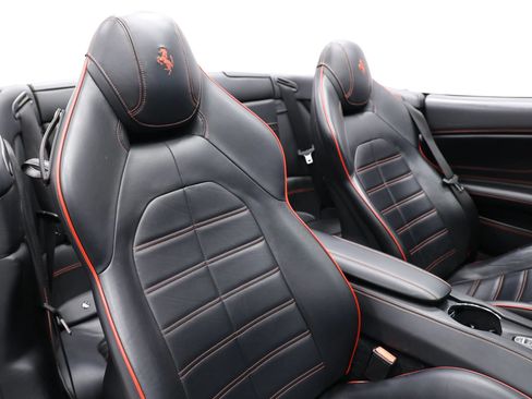 Used 2017 Ferrari California T RWD image 72