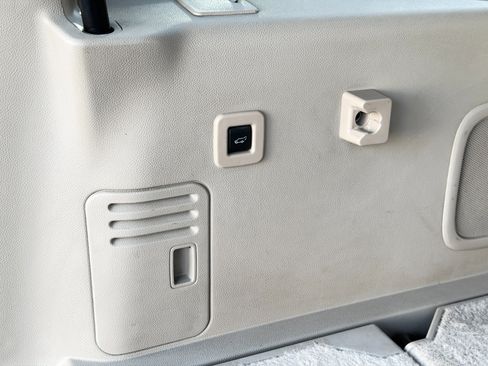 Used 2015 Lincoln Navigator L 4WD image 38