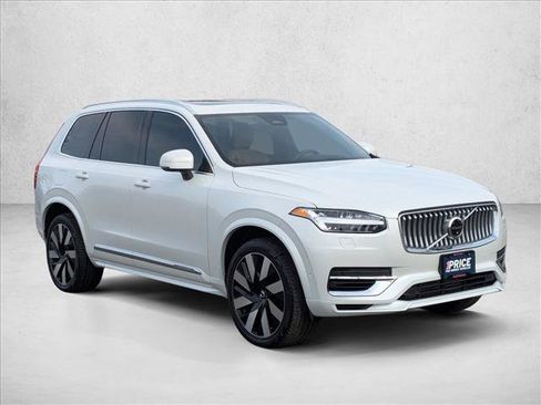 Used 2023 Volvo XC90 T8 Ultimate image 3