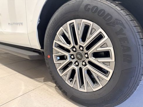 New 2026 Ford Expedition Platinum image 4