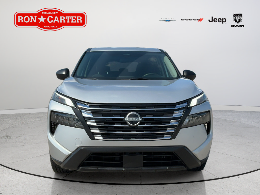 Used 2024 Nissan Rogue S FWD image 2