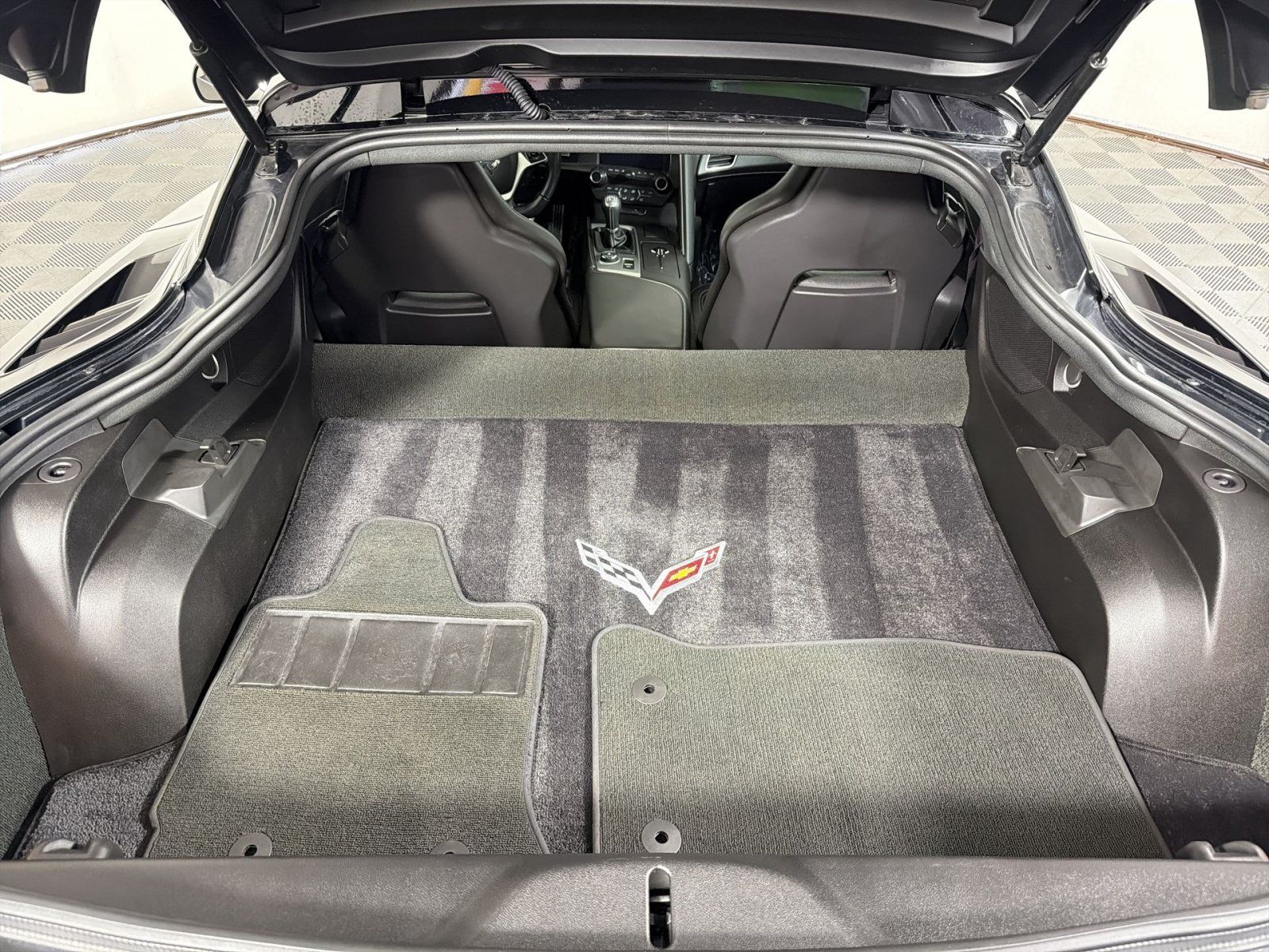 Used 2017 Chevrolet Corvette Stingray Coupe w/ 1LT RWD image 23