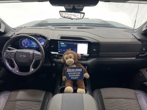 Used 2024 Chevrolet Silverado 2500 ZR2 w/ Technology Package image 19