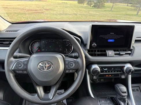 Used 2024 Toyota RAV4 LE AWD/4WD image 27