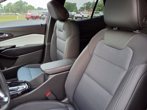 New 2025 Chevrolet Trax LT w/ LT Convenience Package image 11