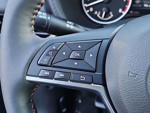 Used 2025 Nissan Sentra SR w/ SR Premium Package image 22