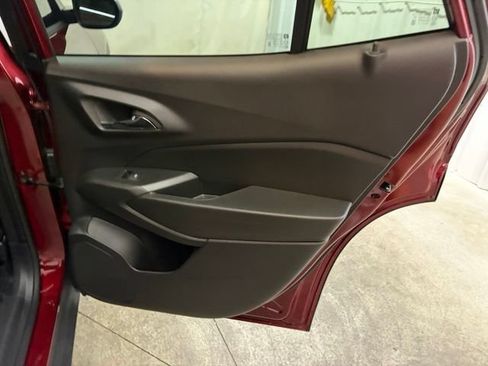 Used 2025 Chevrolet Trax RS w/ Sunroof Package FWD image 15