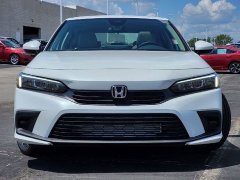 Used 2023 Honda Civic EX image 3