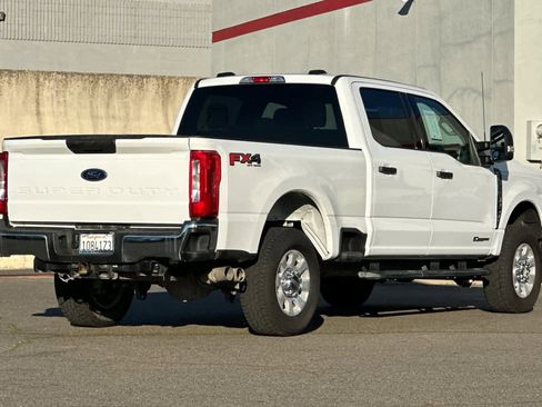 Used 2024 Ford F250 XLT w/ FX4 Off-Road Package image 2