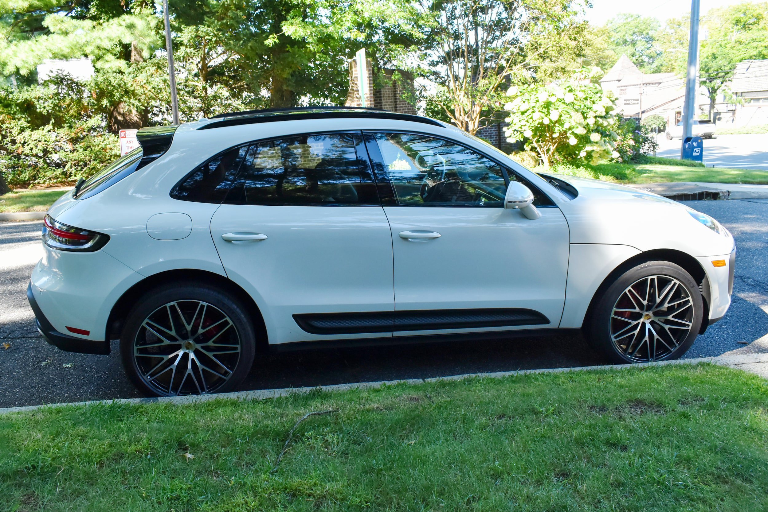 Used 2023 Porsche Macan S AWD/4WD image 8