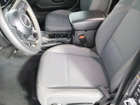 Used 2024 Jeep Wrangler Unlimited AWD/4WD image 23
