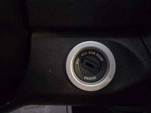Used 2022 RAM 1500 Classic SLT AWD/4WD image 17