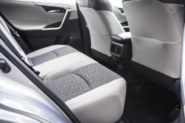 Used 2022 Toyota RAV4 XLE w/ Convenience Package FWD image 18