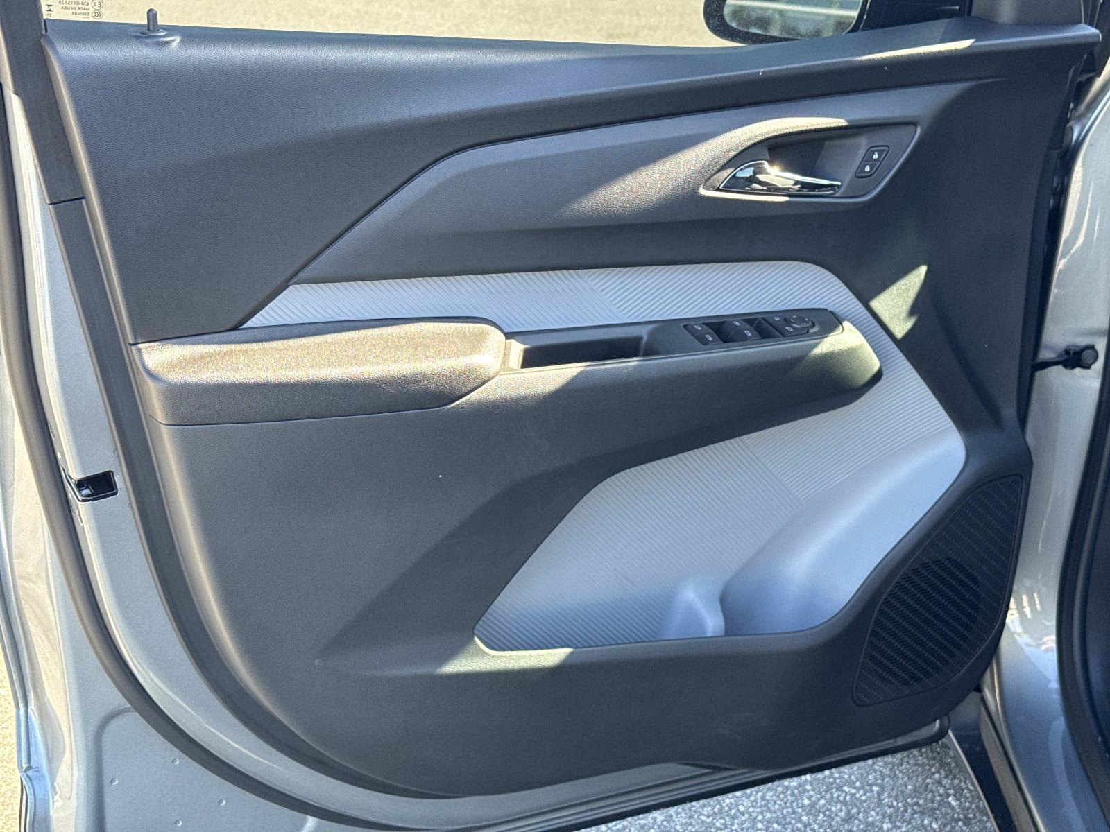 Used 2027 Chevrolet Bolt RS w/ Technology Package FWD image 10