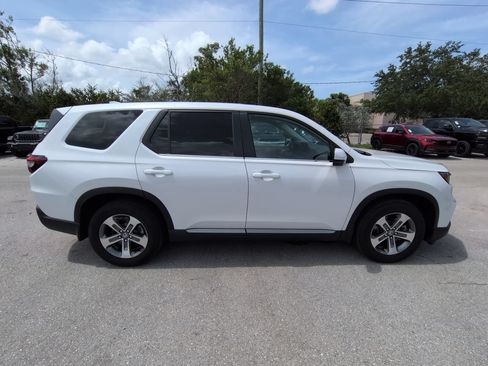 Used 2025 Honda Pilot EX-L image 4