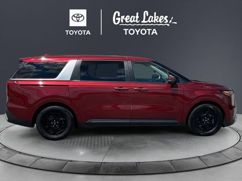 Used 2025 Kia Carnival FWD image 6