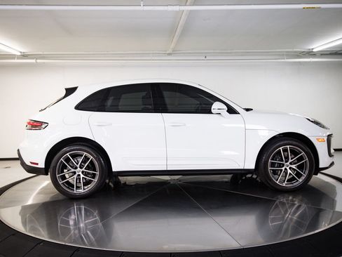 Certified 2023 Porsche Macan AWD/4WD image 8