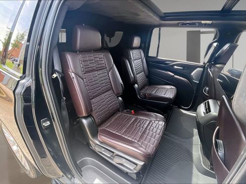 Used 2024 Cadillac Escalade ESV Premium Luxury Platinum AWD/4WD image 29