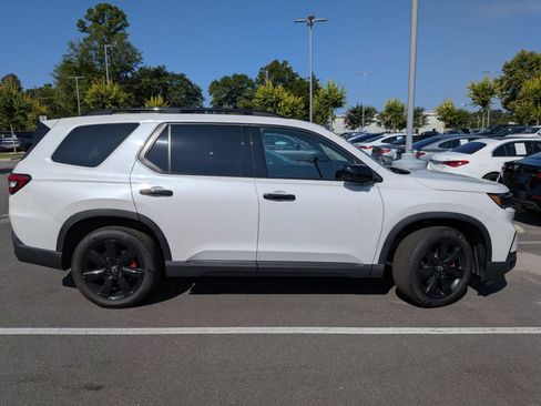 Used 2023 Honda Pilot Elite image 2
