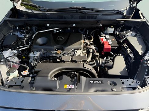 Used 2020 Toyota RAV4 LE FWD image 39