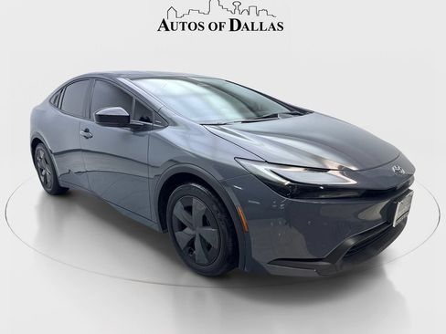 Used 2025 Toyota Prius LE FWD image 4