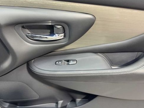 Used 2018 Nissan Murano SV w/ Premium Package FWD image 16