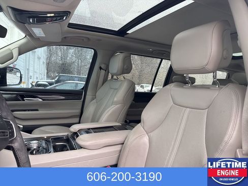 Used 2024 Jeep Wagoneer 4WD w/ Premium Group I image 18