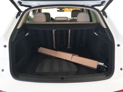 Used 2023 Audi Q5 2.0T Premium w/ Convenience Package image 11