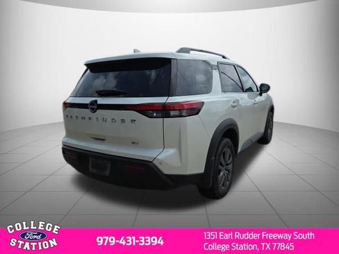 Used 2024 Nissan Pathfinder SV image 6