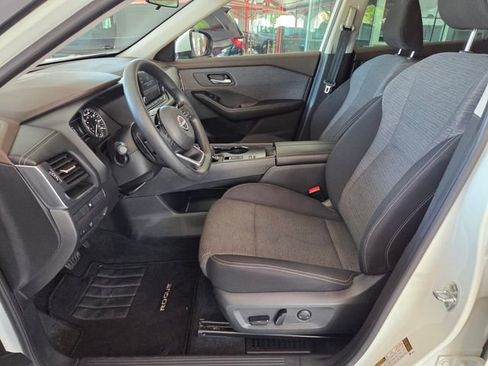 Used 2023 Nissan Rogue SV FWD image 3