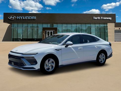 Certified 2026 Hyundai Sonata SE FWD image 2