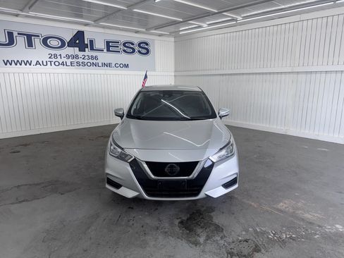 Used 2020 Nissan Versa SV FWD image 2