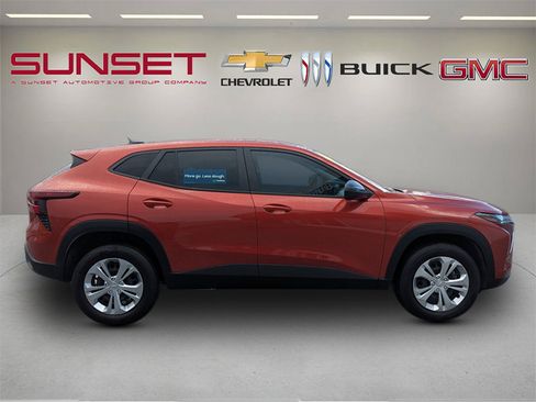 Certified 2024 Chevrolet Trax LS FWD image 8