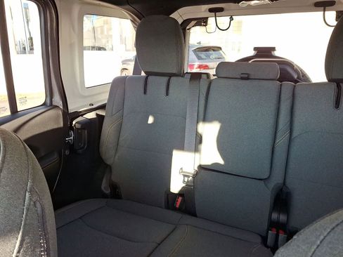 Used 2025 Jeep Wrangler Sahara image 13